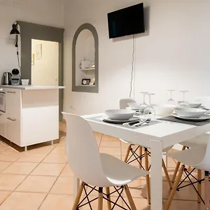  Apartment 2 Next To A Market And Piazza Santa Croce - Homeunity Italy
