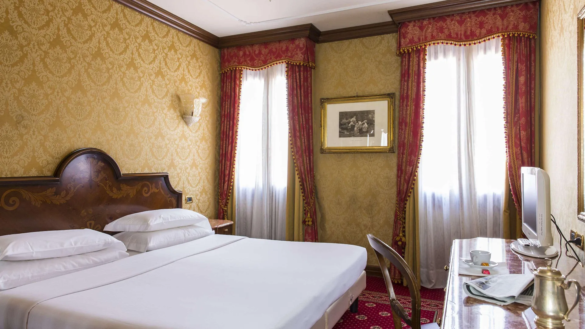 Hotel NH Venezia Santa Lucia 4*,  Italia