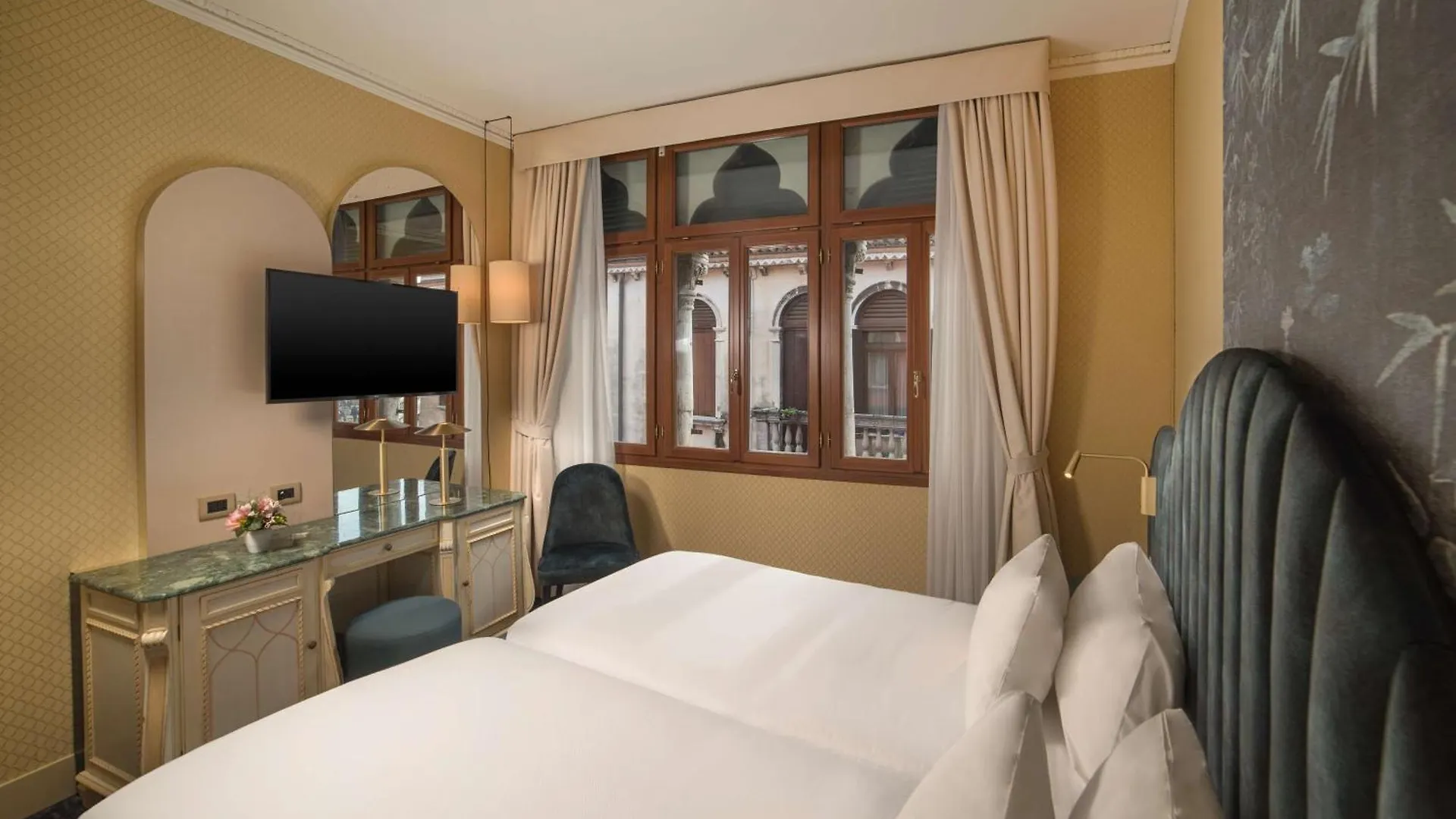 Nh Venezia Santa Lucia Hotel