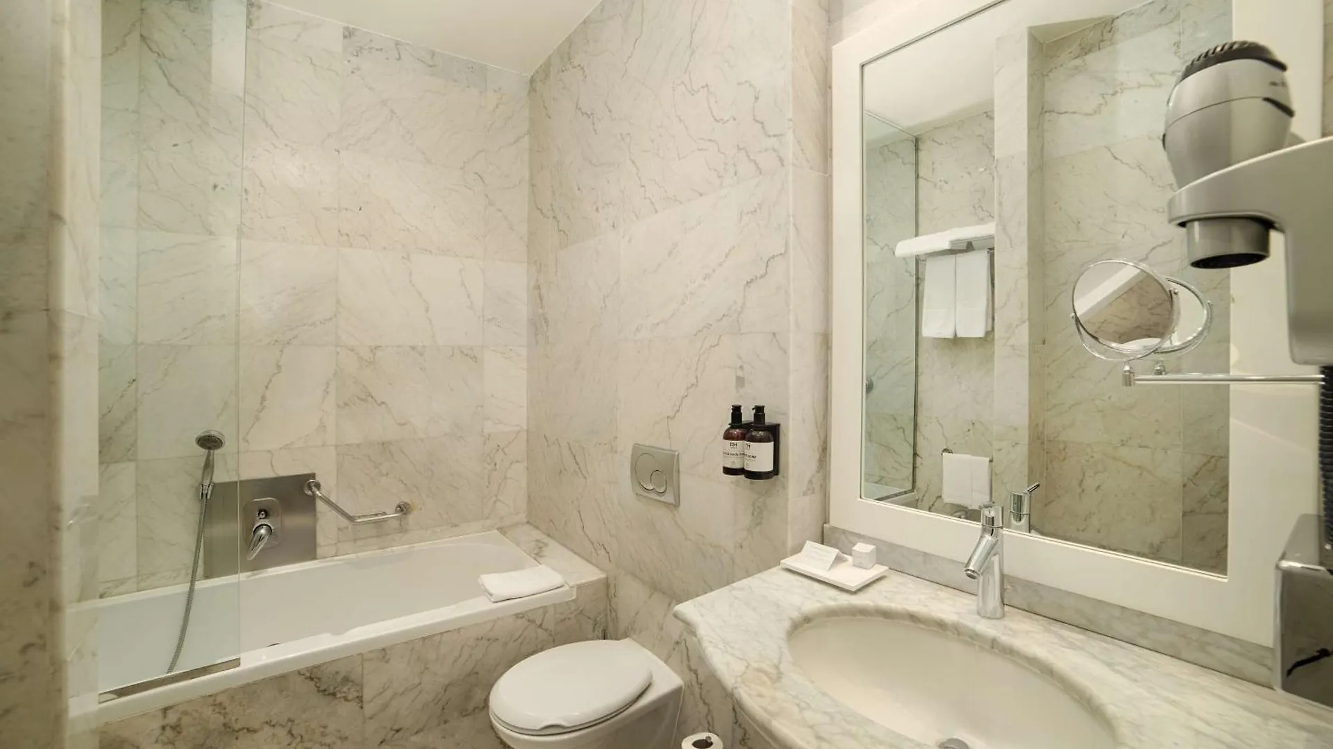 Nh Venezia Santa Lucia Hotel